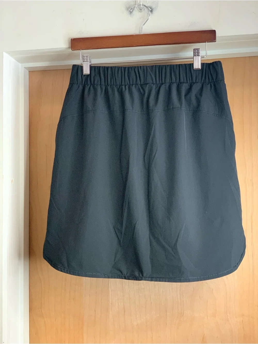 Athletic Works Women’s Black Elastic Waist Golf Skirt - Built in Shorts. Size: M